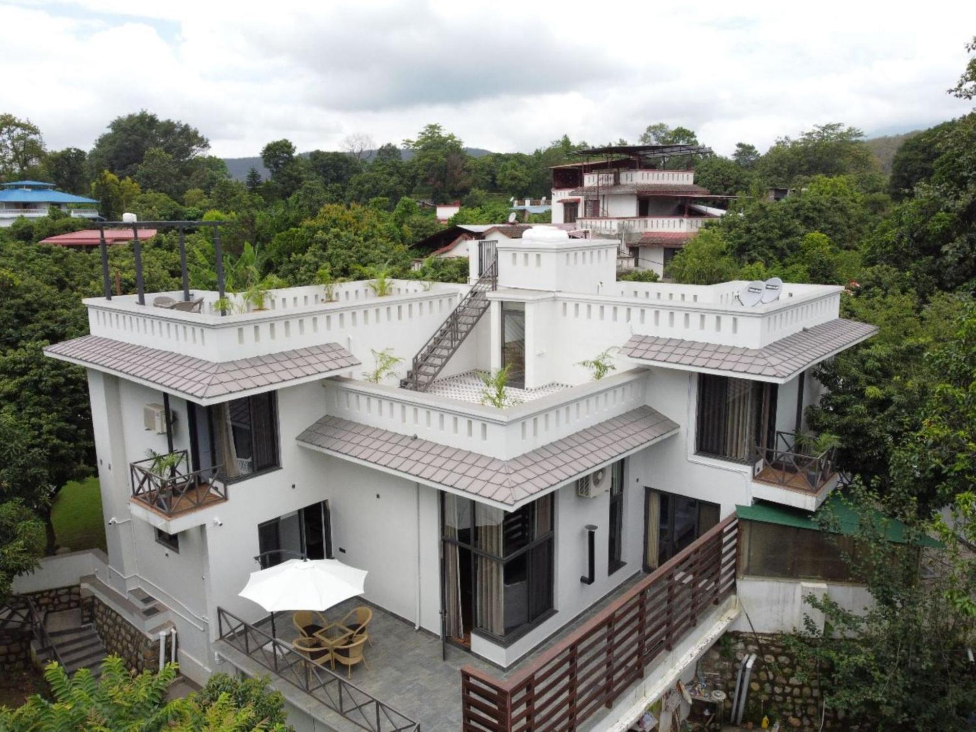 Villa Sierra Sky - Exquisite Elegant 4 Bedroom Villa 데라둔 외부 사진